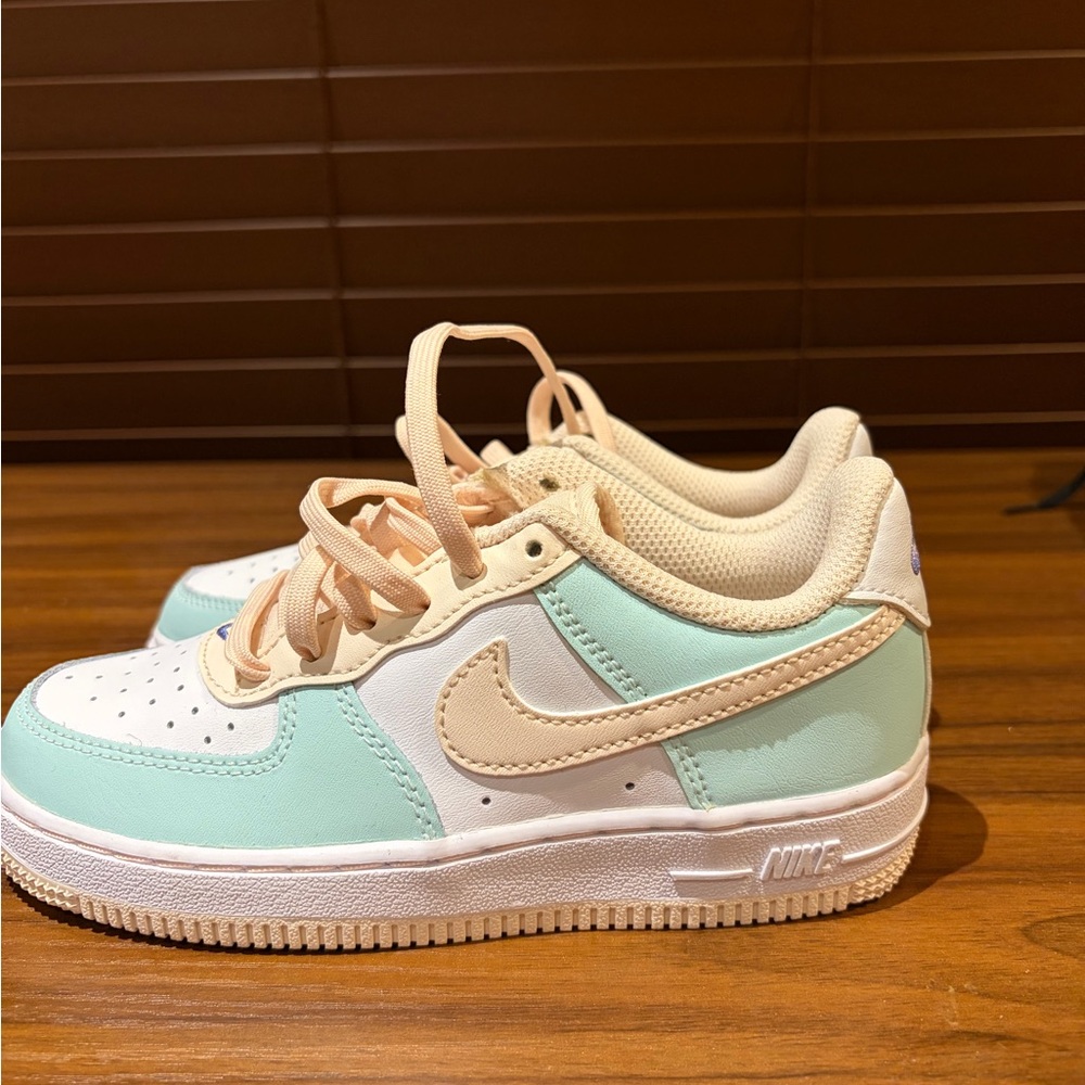 Nike Low-Top Sneakers in Mint Green, Peach & White